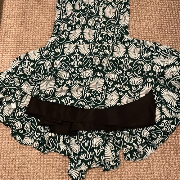 Mid length green pattern dress - Picture 5 of 6